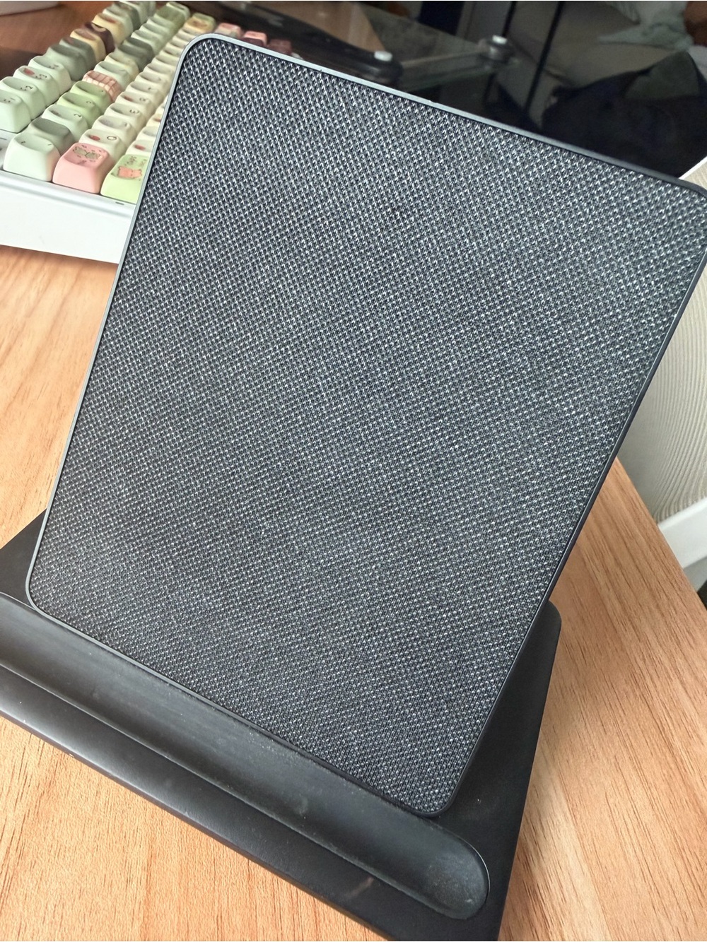 Amazon Kindle Paperwhite Signature Edition Wireless Anker Charging Stand